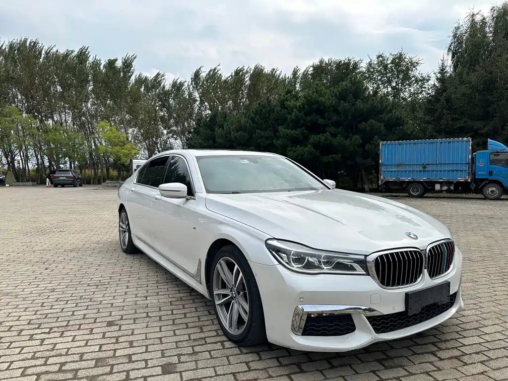BMW 7 Series — миниатюра 3