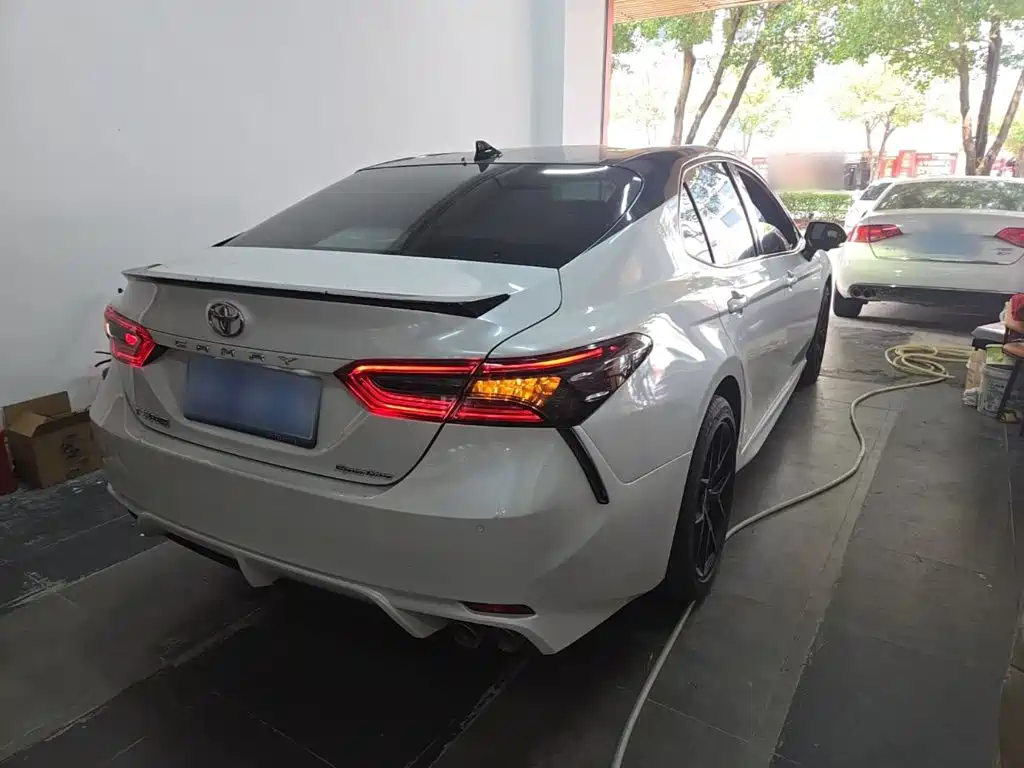 Toyota Camry — миниатюра 5