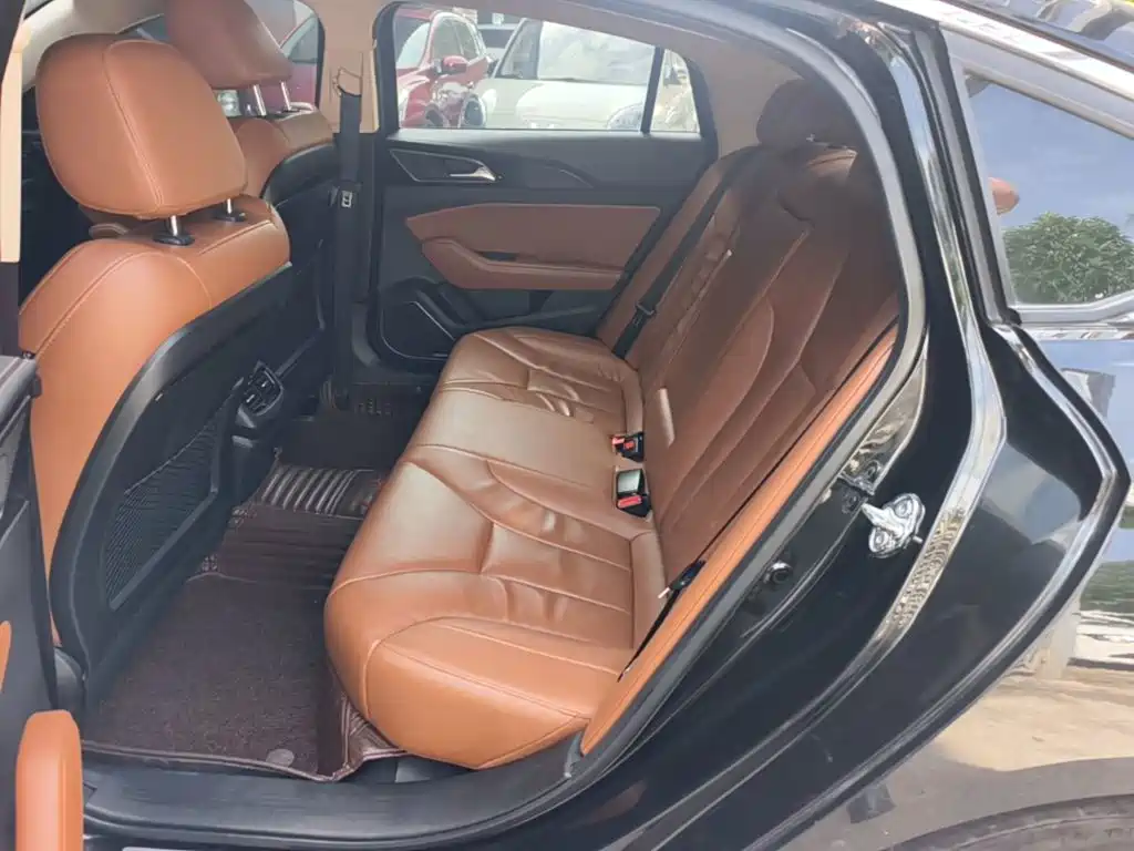 Hongqi Hongqi H5 — миниатюра 17