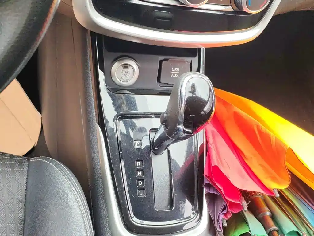 Nissan Tiida — миниатюра 14