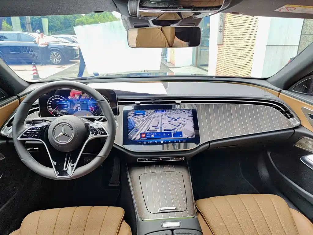 Mercedes-Benz E-Class — миниатюра 10