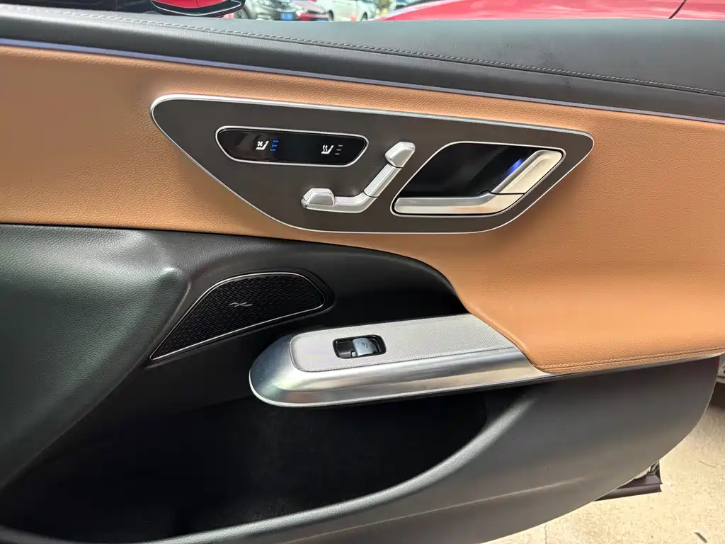 Mercedes-Benz E-Class — миниатюра 5