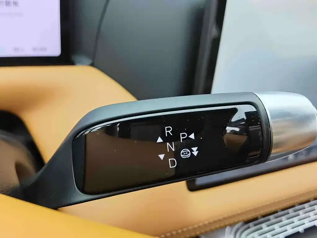 XPeng G9 — миниатюра 10