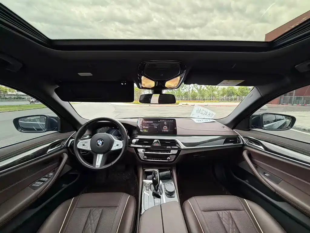 BMW 5 Series — миниатюра 9