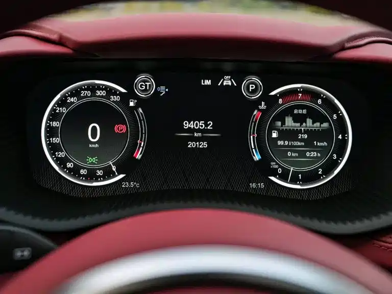 Aston Martin DBX — миниатюра 8