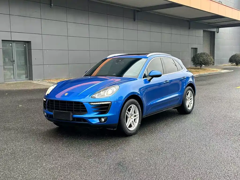 PORSCHE MACAN