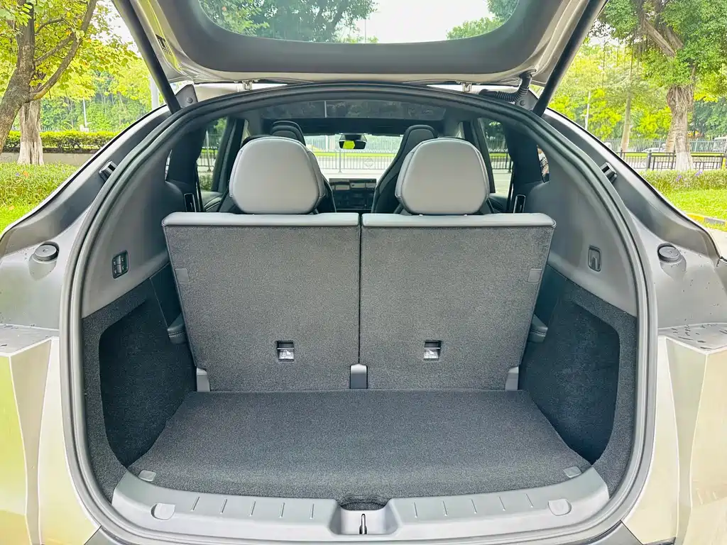 Tesla Model Y L — миниатюра 19