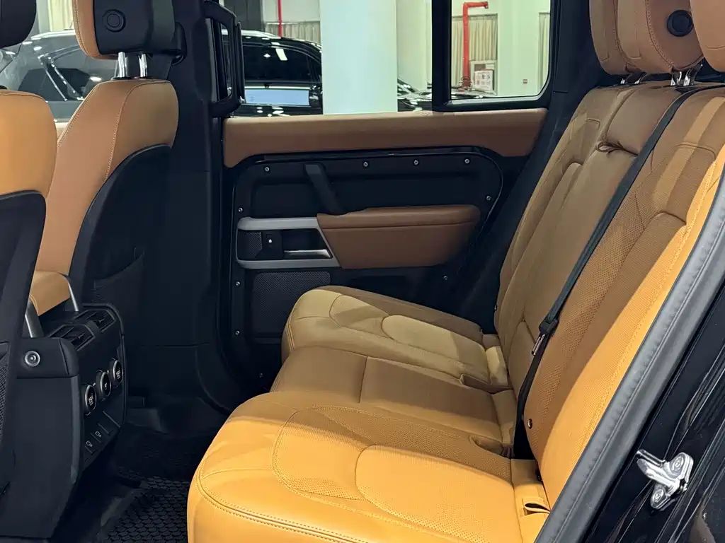 Land Rover Defender — миниатюра 9