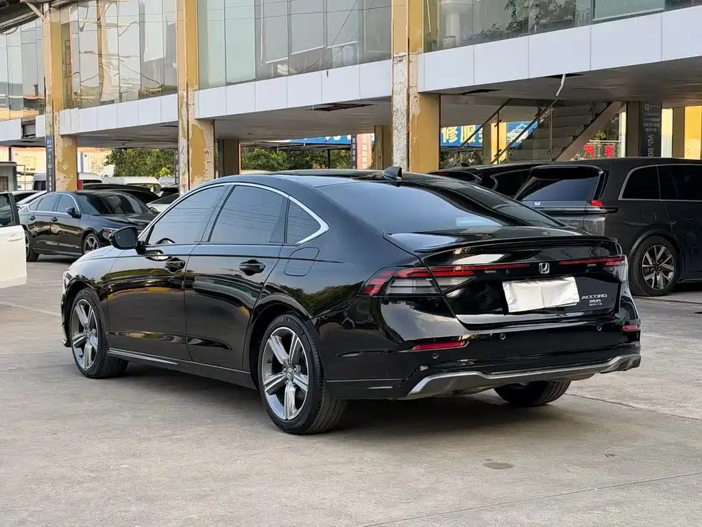 Honda Accord — миниатюра 9