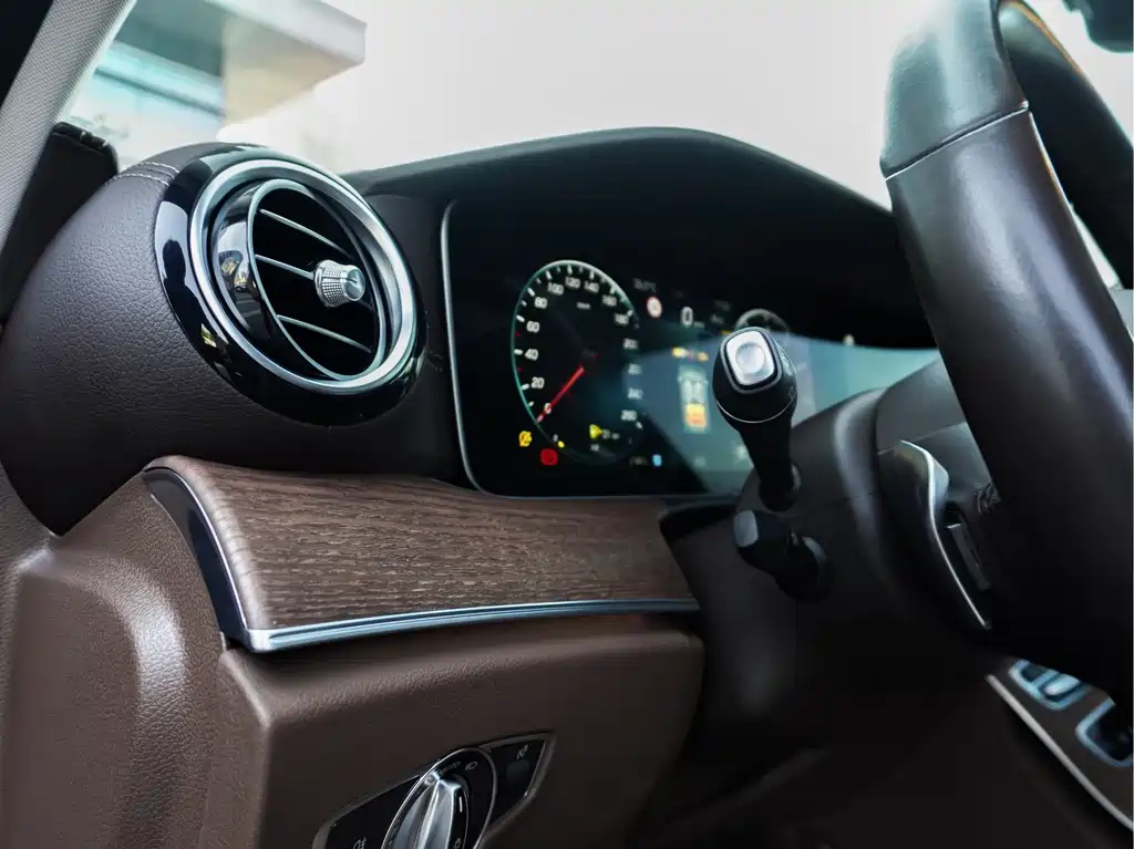 Mercedes-Benz E-Class — миниатюра 40