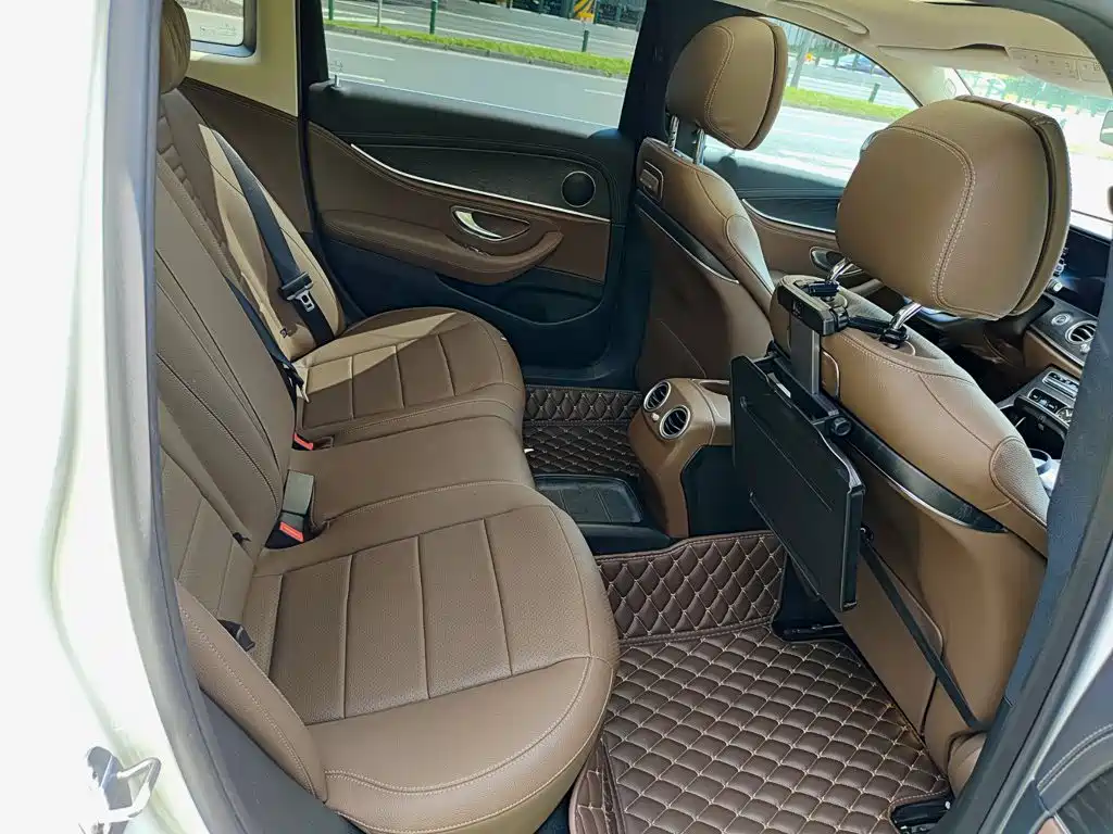 Mercedes-Benz E-Class — миниатюра 11