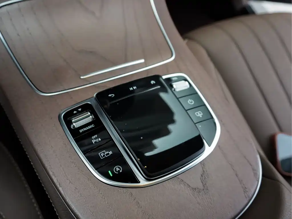 Mercedes-Benz E-Class — миниатюра 20