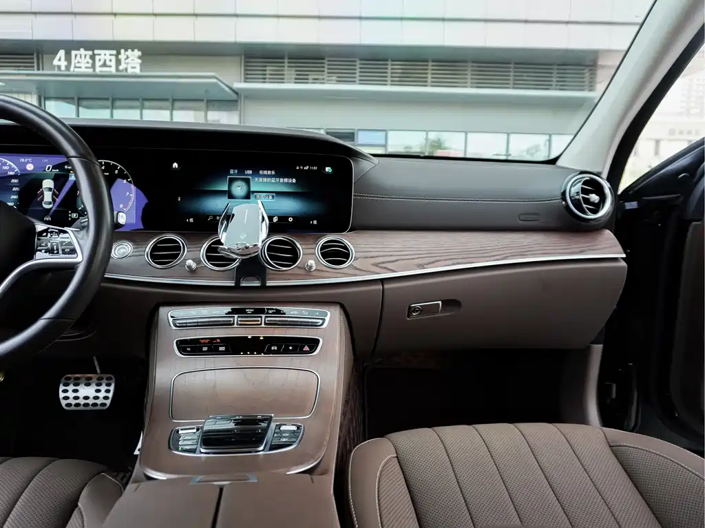 Mercedes-Benz E-Class — миниатюра 27