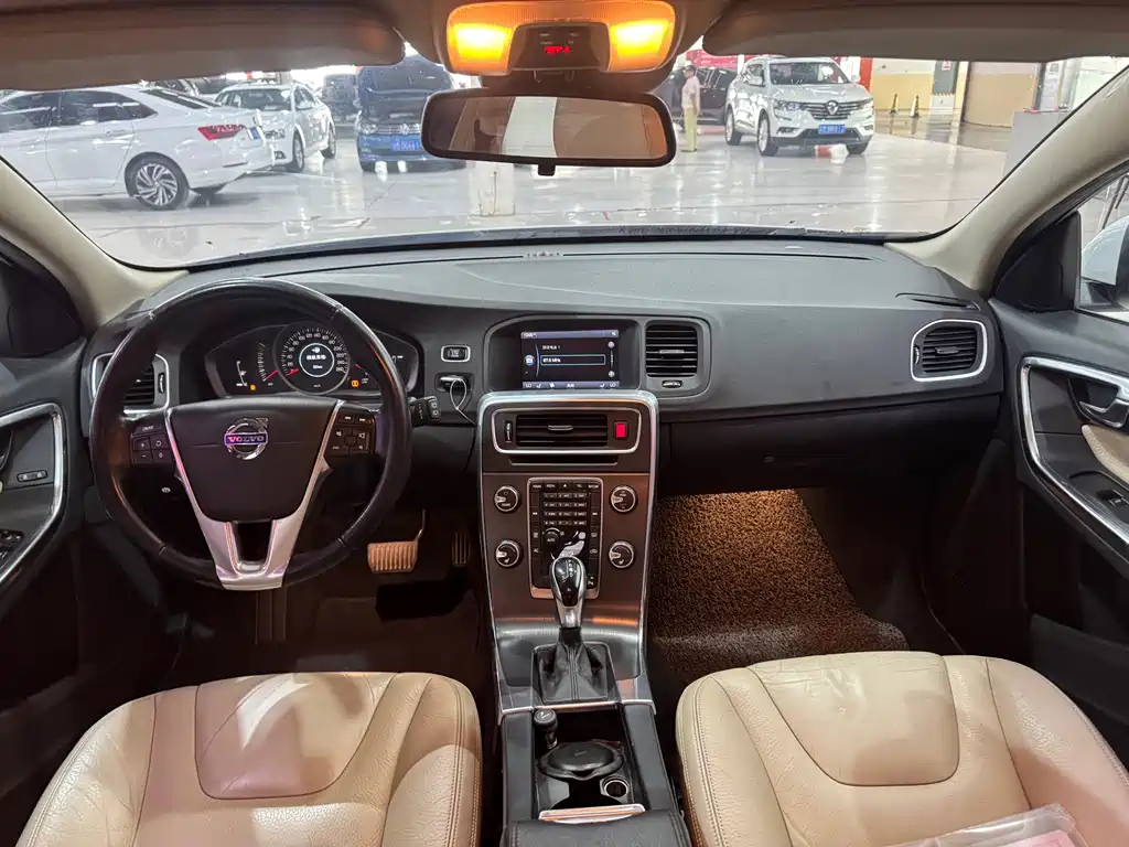 Volvo V60 T5 Smart Leisure Edition, фото 9