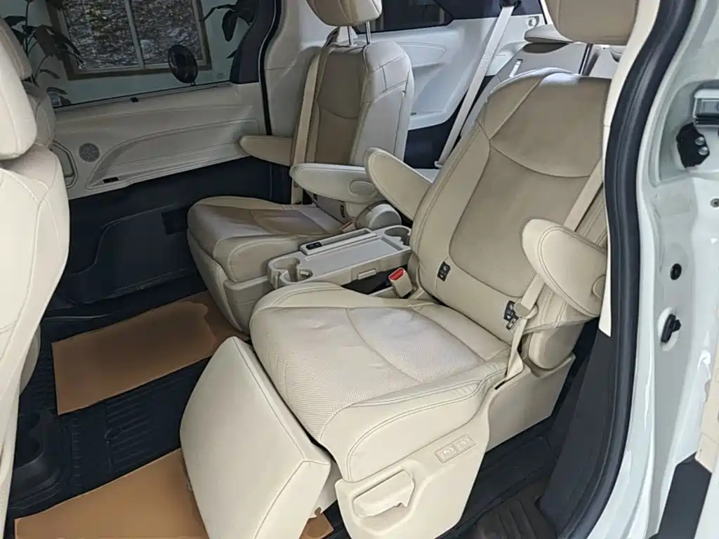 Toyota Sienna — миниатюра 22