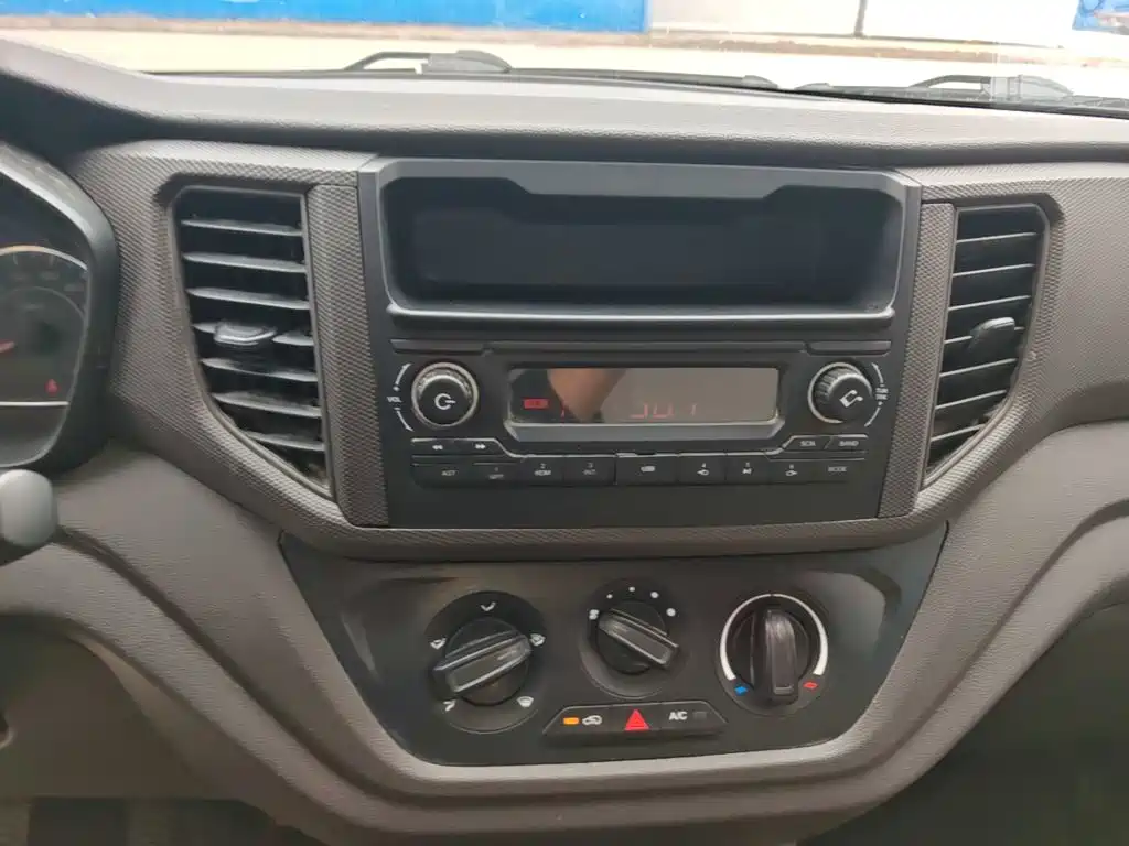 Wuling Hongguang V — миниатюра 13