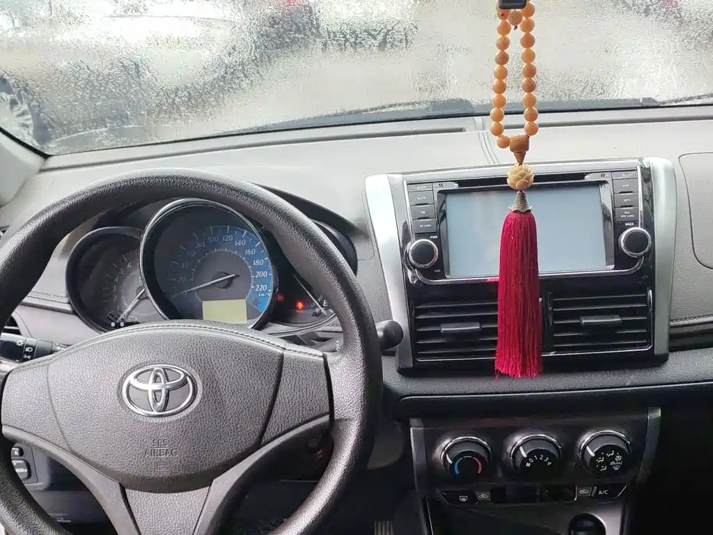 Toyota Yaris L — миниатюра 10