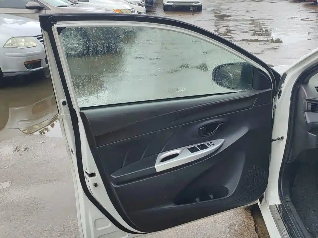 Toyota Yaris L — миниатюра 8