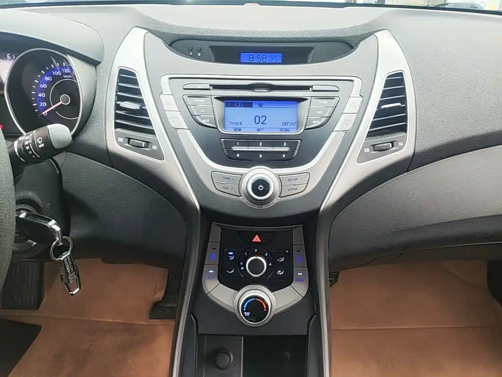 Hyundai Elantra Langdong — миниатюра 13