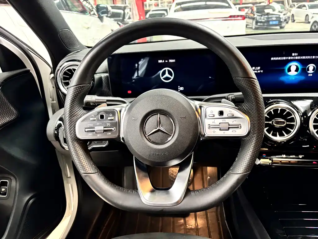 Mercedes-Benz A-Class — миниатюра 10