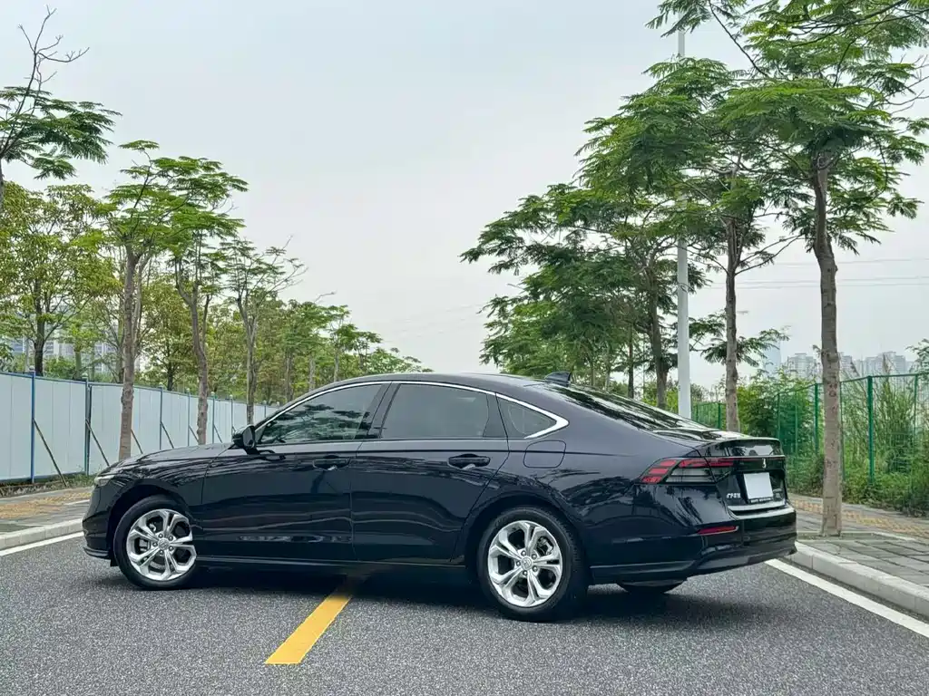 Honda Accord — миниатюра 9