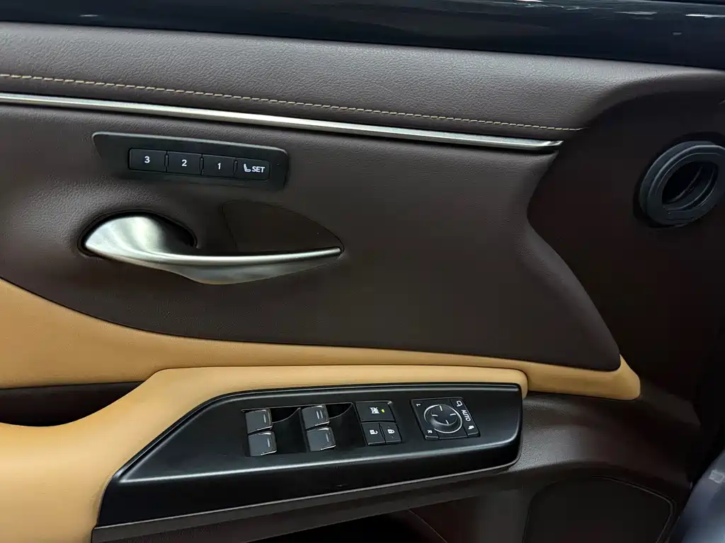 Lexus ES — миниатюра 10