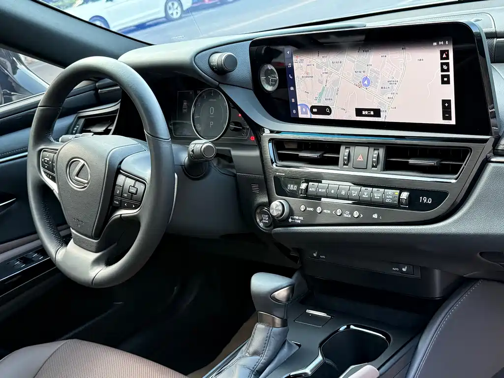 Lexus ES — миниатюра 8