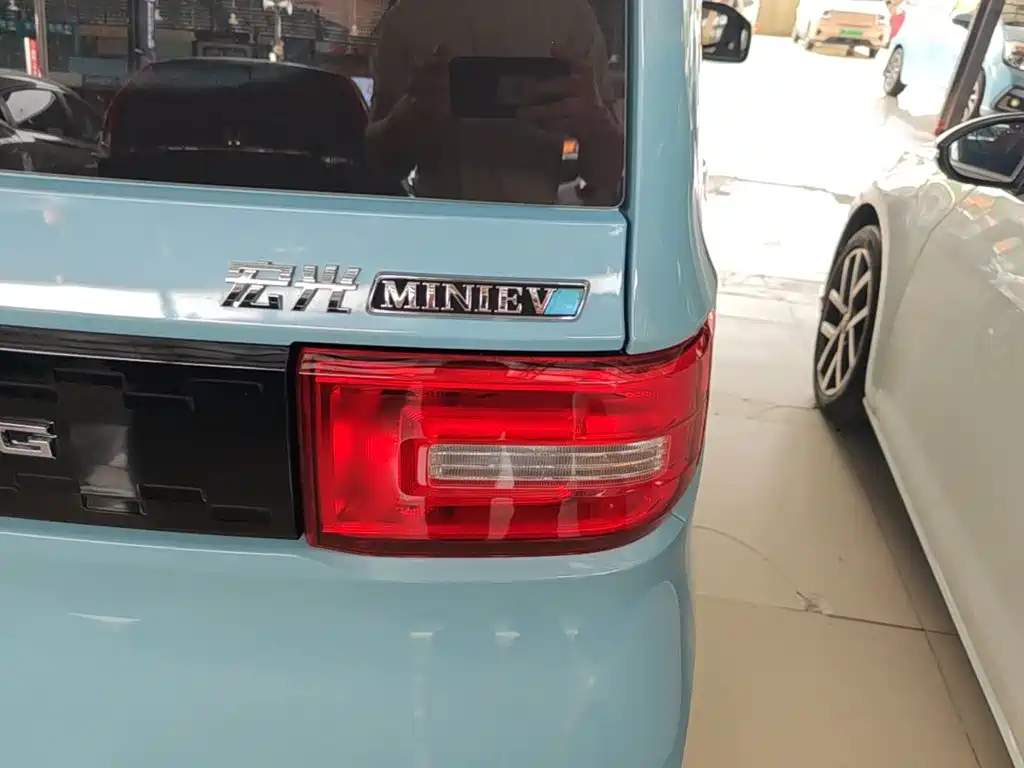Wuling MINIEV — миниатюра 8
