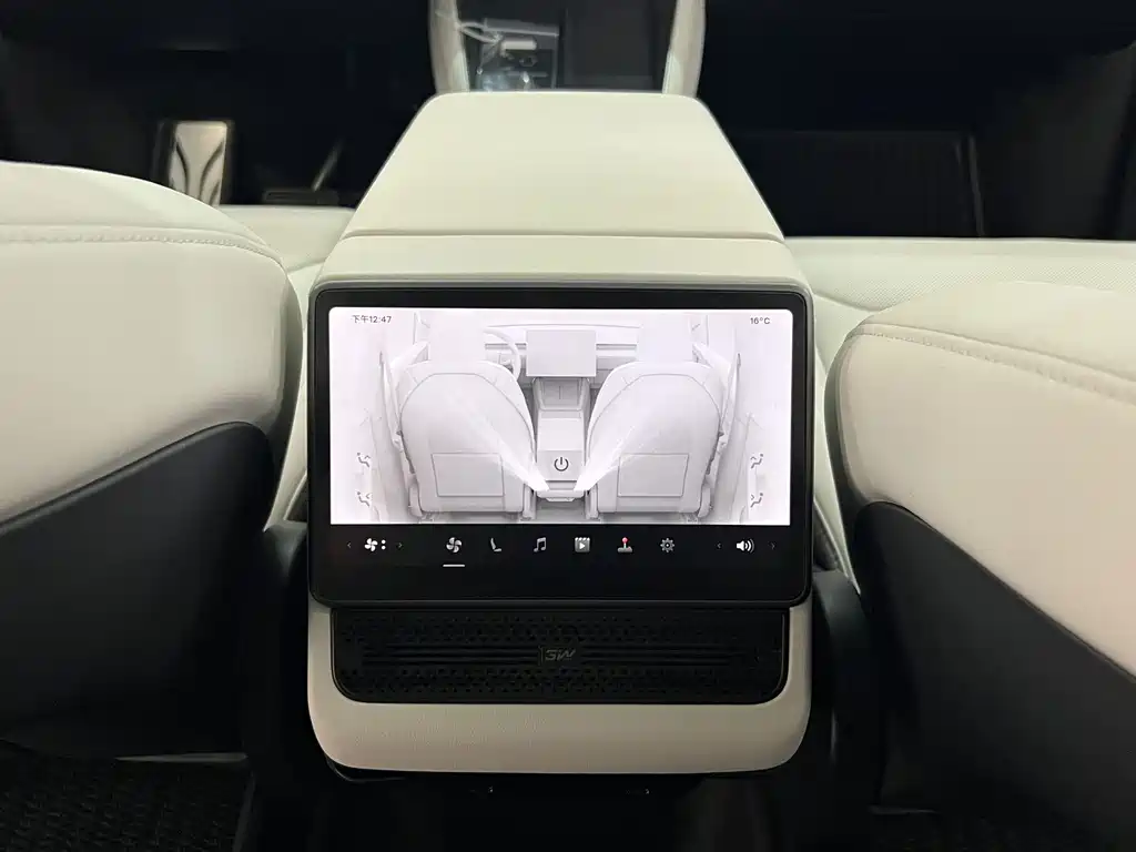 Tesla Model Y — миниатюра 7
