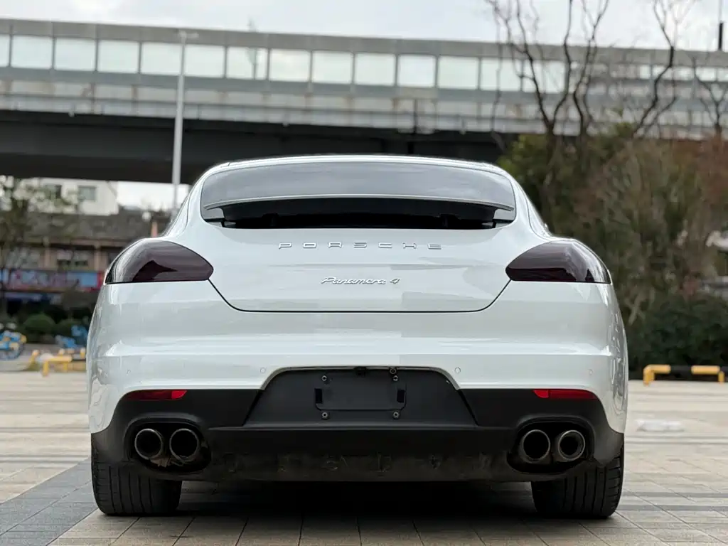 PORSCHE PANAMERA