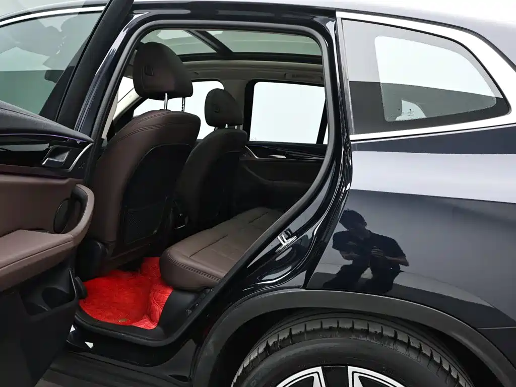 BMW iX3 — миниатюра 14