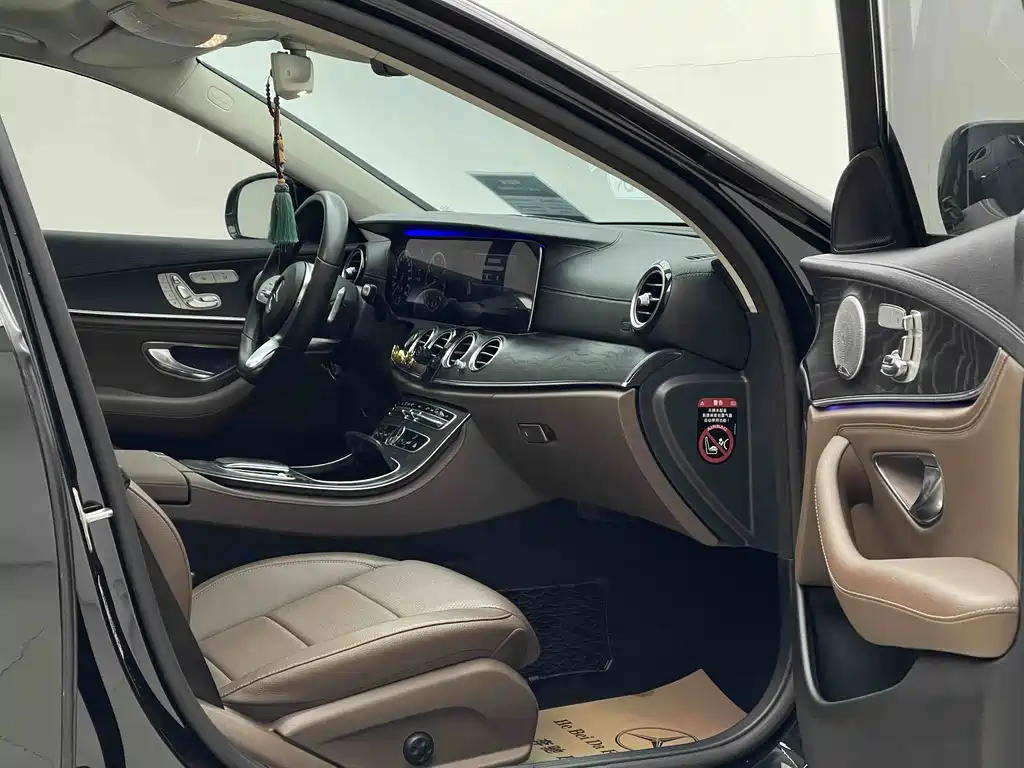 Mercedes-Benz E-Class — миниатюра 9