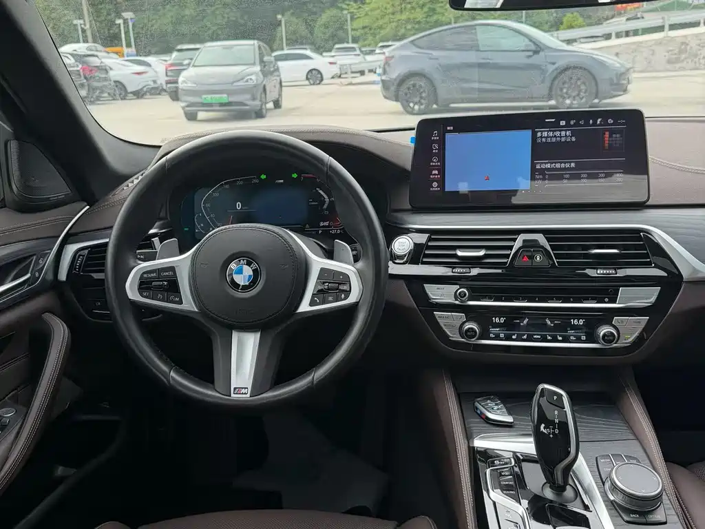 BMW 5 Series — миниатюра 6