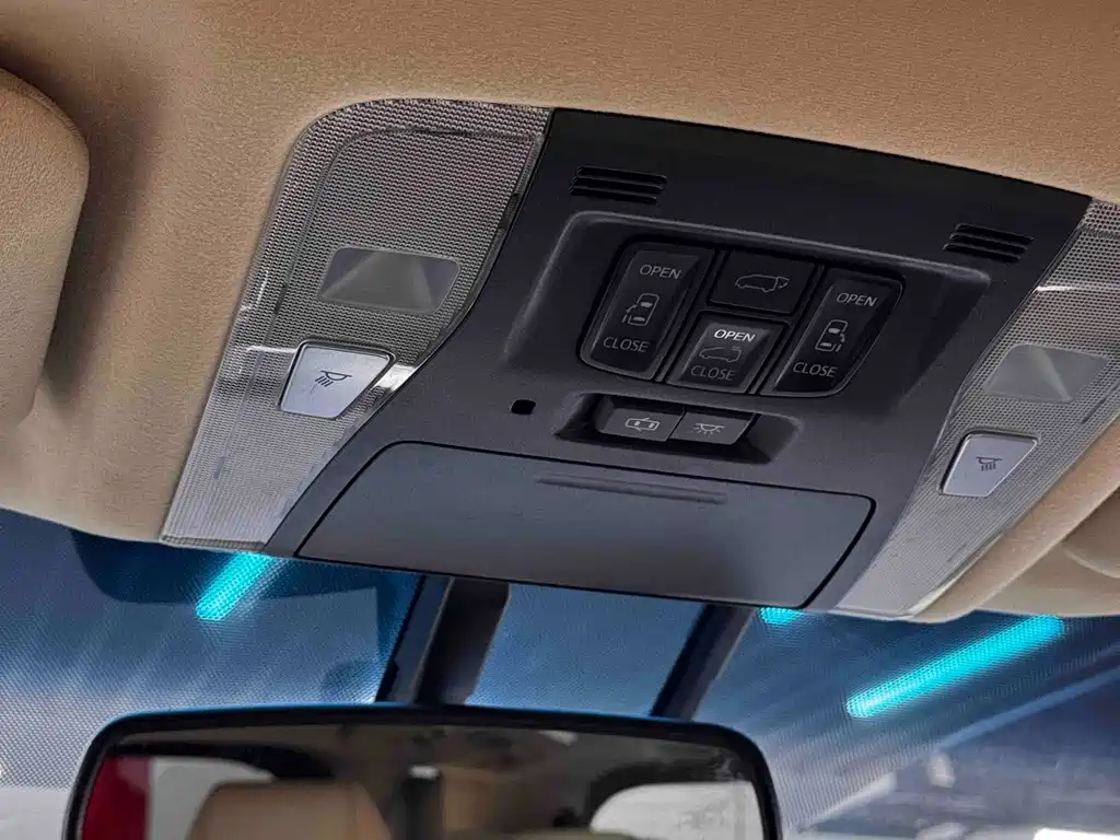 Toyota Alphard — миниатюра 16