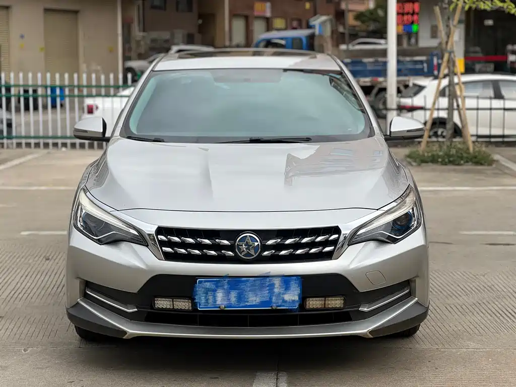 Venucia D60 1.6L XV CVT Connected Luxury Edition, фото 2