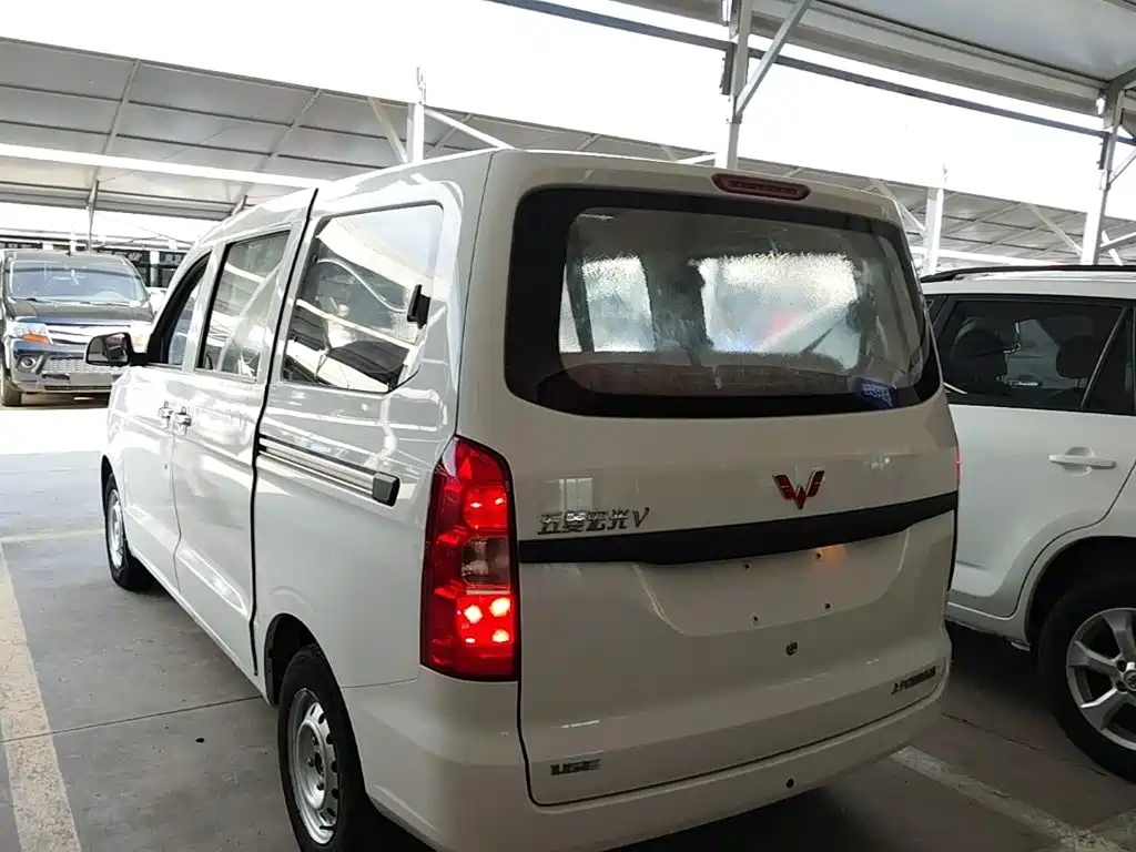 Wuling Hongguang V — миниатюра 5