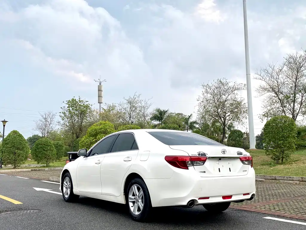 Toyota Reiz — миниатюра 6