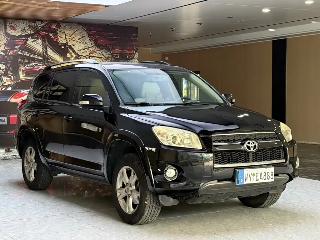 Toyota RAV4 — миниатюра 2