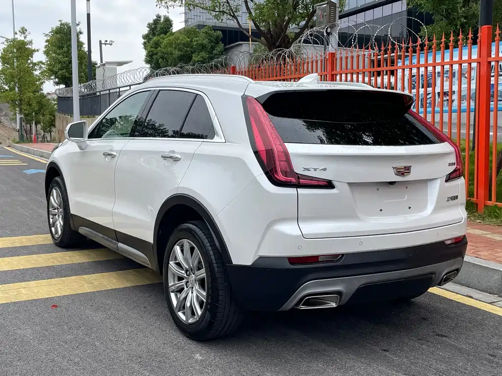 CADILLAC XT4