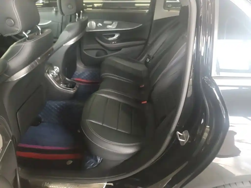 Mercedes-Benz E-Class — миниатюра 17