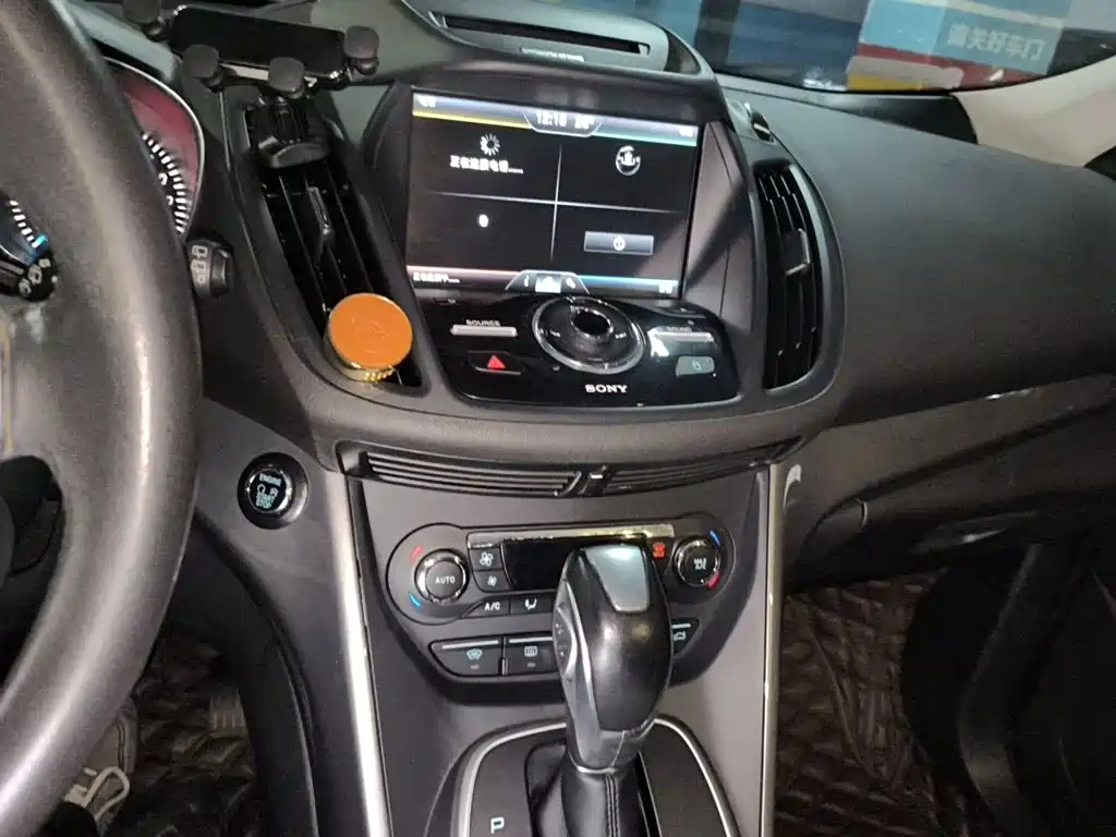 Ford Kuga — миниатюра 14