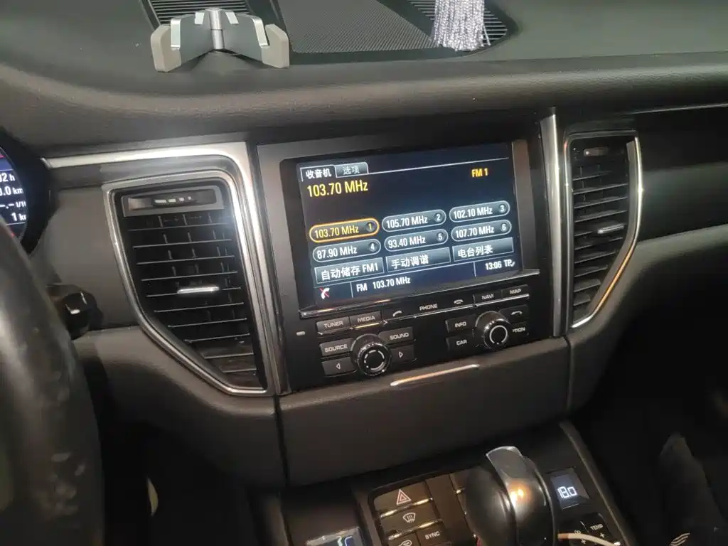 Porsche Macan — миниатюра 14