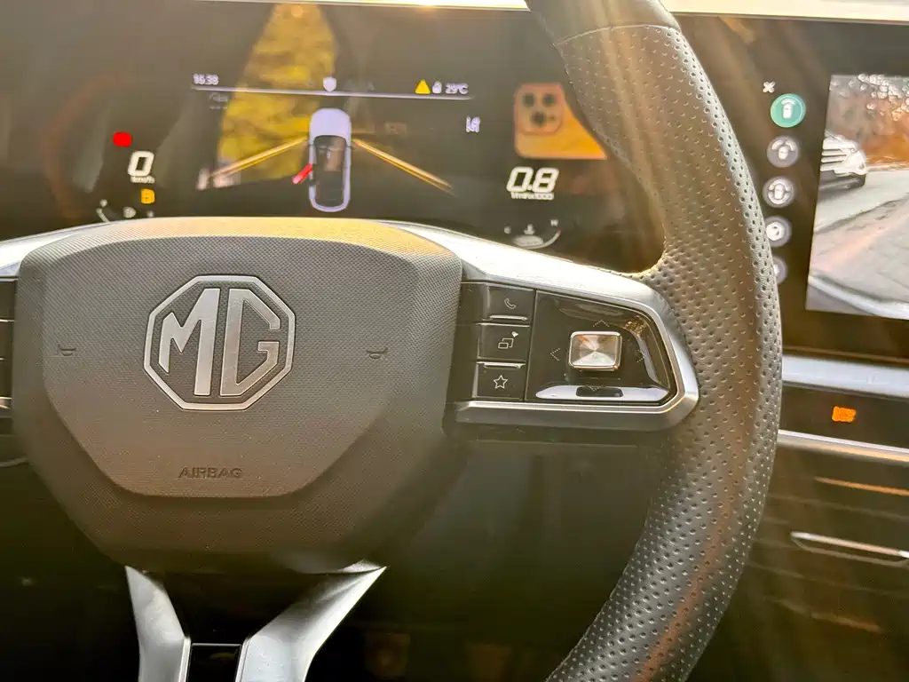 MG MG ONE — миниатюра 15
