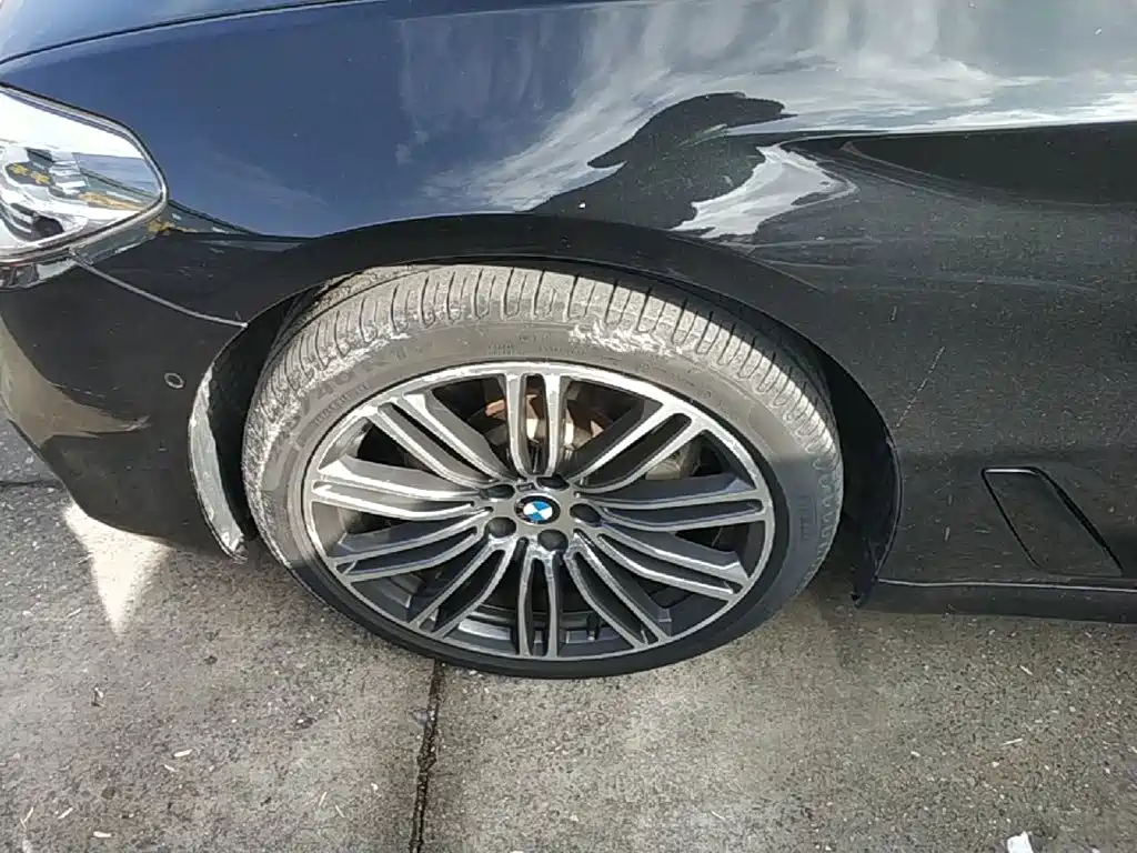 BMW 5 Series — миниатюра 23