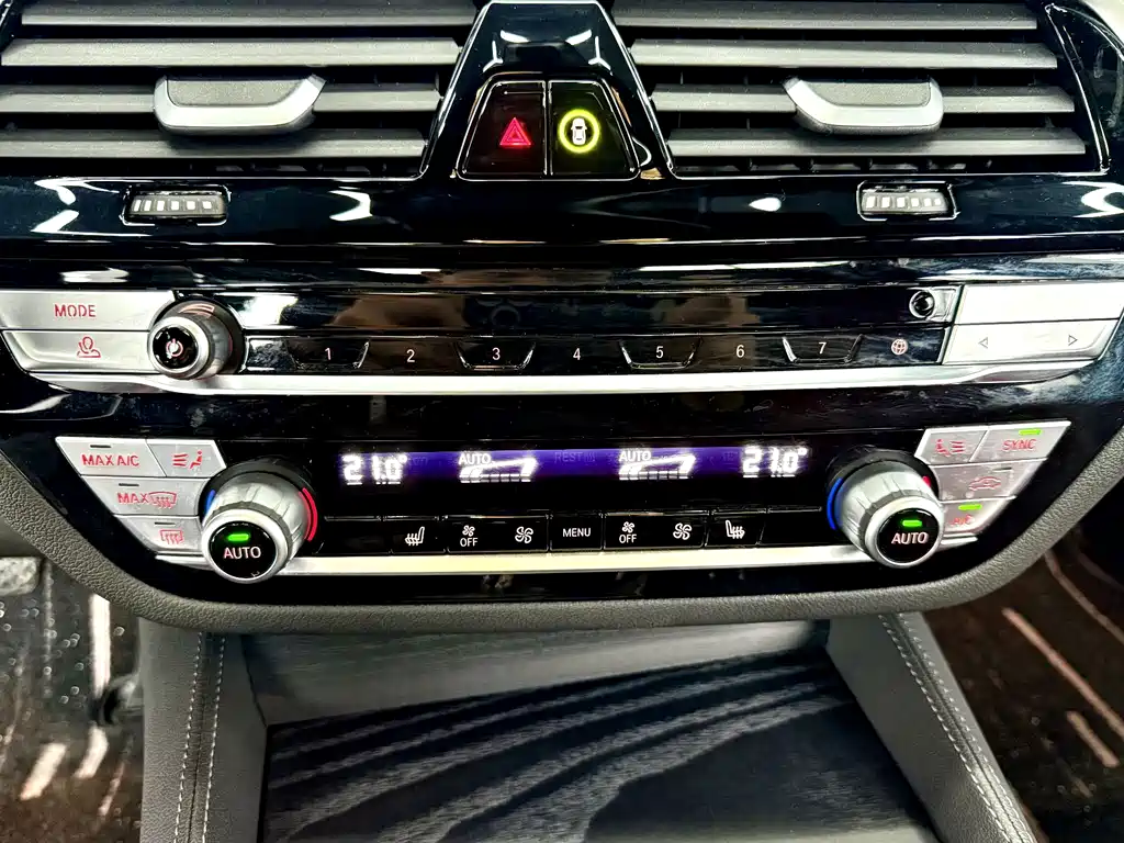 BMW 5 Series — миниатюра 12