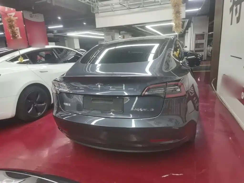 Tesla Model 3 — миниатюра 6