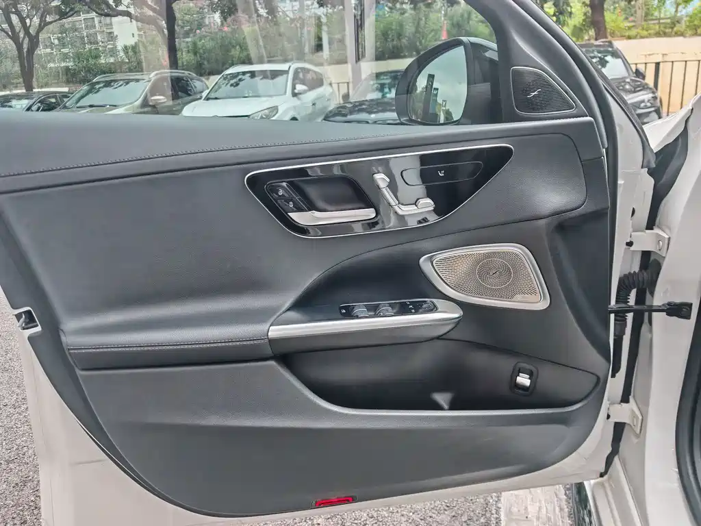 Mercedes-Benz C-Class — миниатюра 7