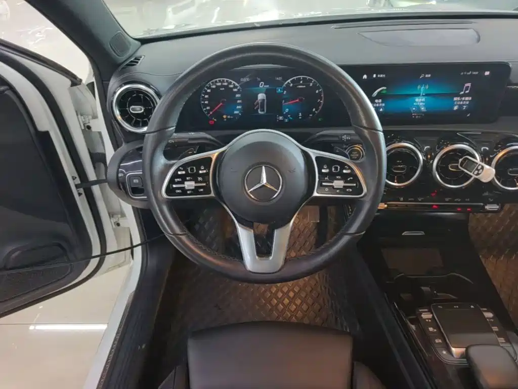 Mercedes-Benz A-Class — миниатюра 11