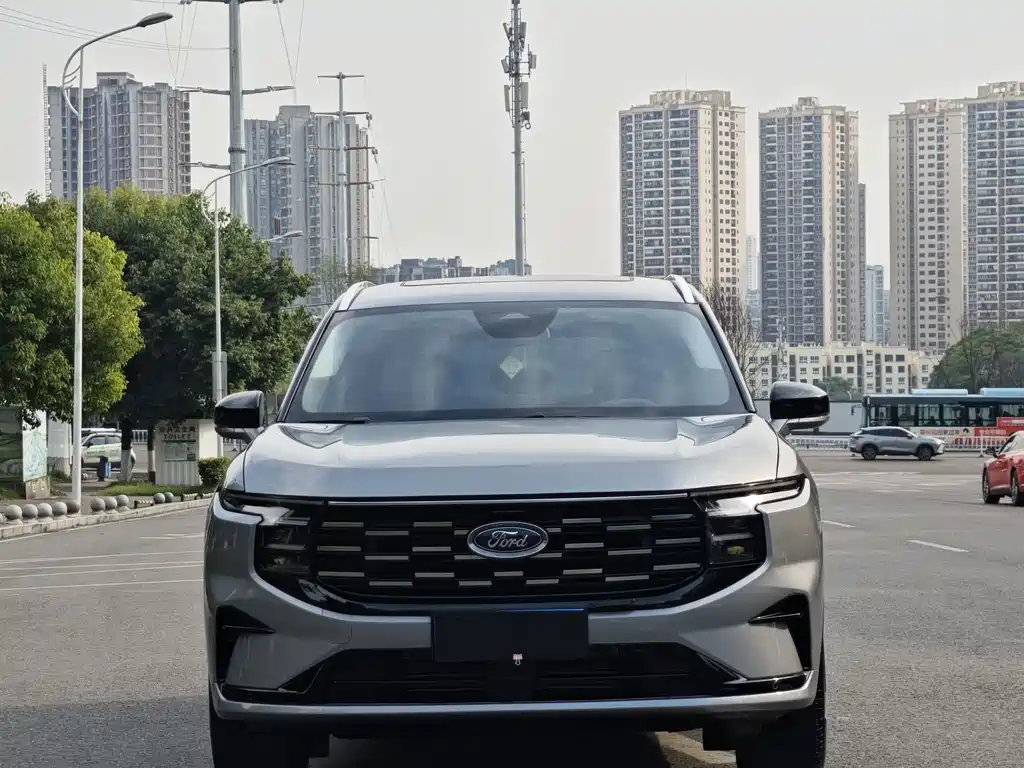 Ford Edge 2023 L 2.0T EcoBoost мест Luxury