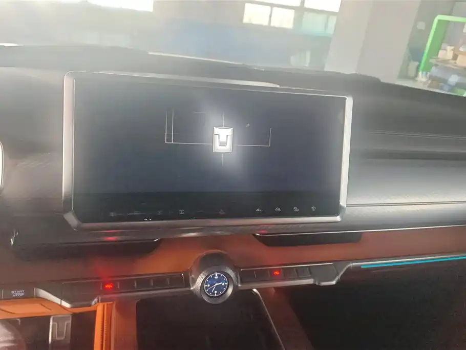 TANK TANK 700 NEW ENERGY